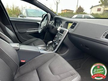 Volvo V60 Cross Country - 12