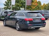 Mercedes-Benz E 400 4Matic AMG Line 360° Multibeam Ambiente - mit Benzin-Antrieb: Alcantara, Luftfederung, mit Klimaanlage