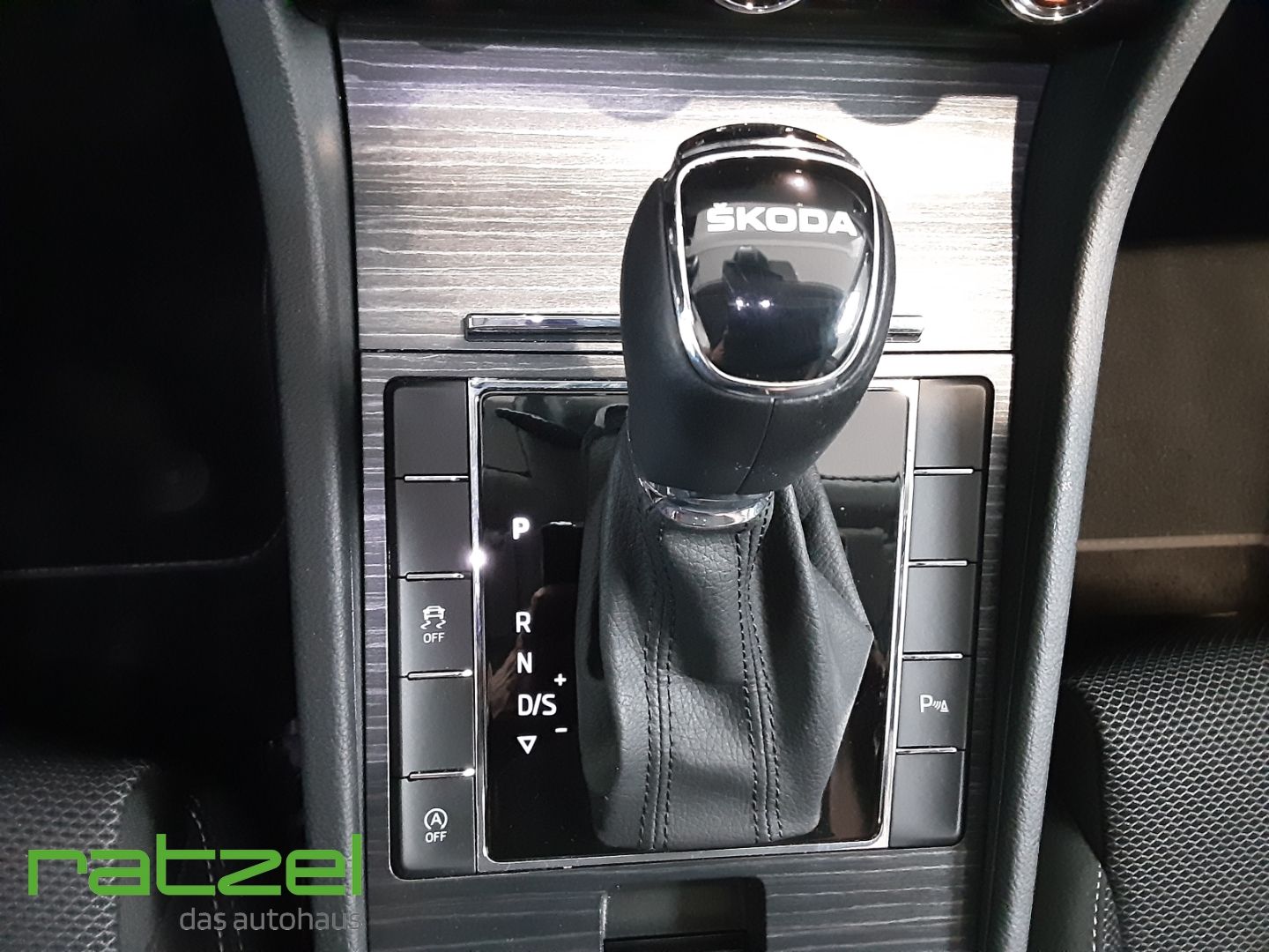 Fahrzeugabbildung SKODA Superb Combi STYLE 2.0 TSI Dig.Cockpit Memory Si
