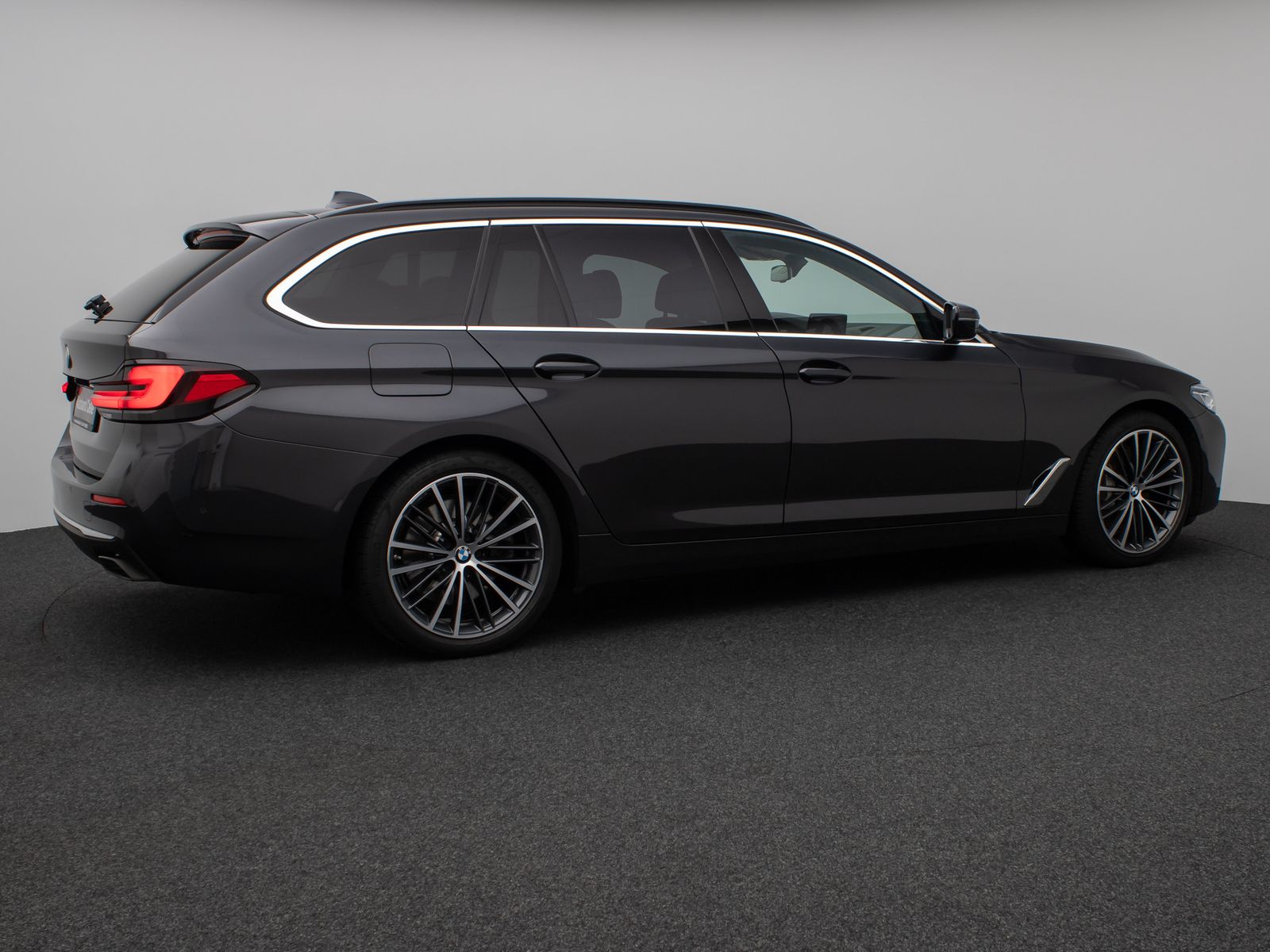 Fahrzeugabbildung BMW 530d xD Luxury Line Panorama HUD Individual 19Zl