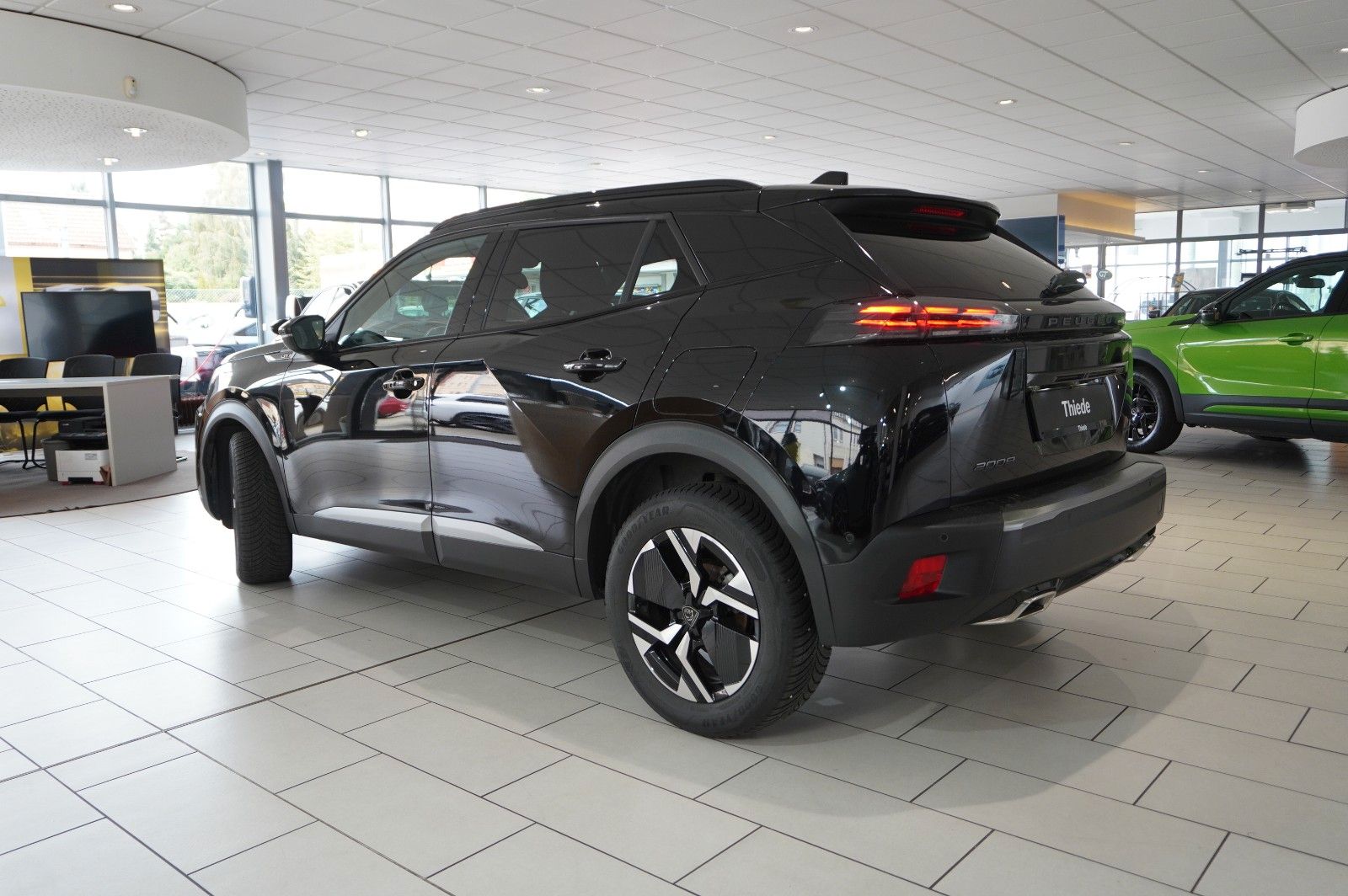 Fahrzeugabbildung Peugeot 2008 1.2 HYBRID GT E-DSC NAVI/LED/KAMERA/SPORT