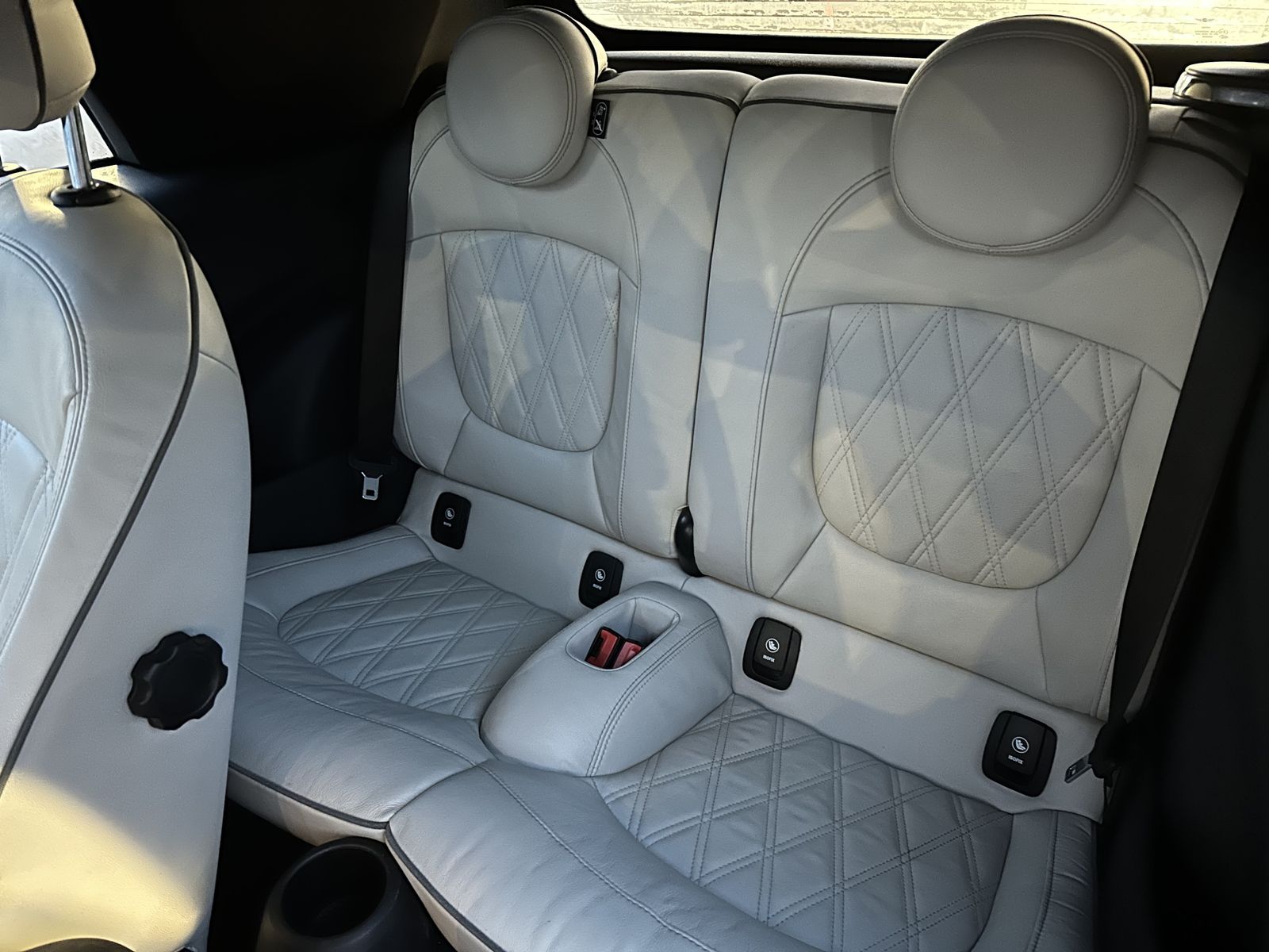 Fahrzeugabbildung MINI Cooper Cabrio MINI Yours Trim Aut. NAV+LED+17ZO