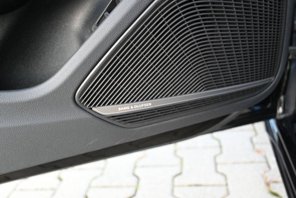 AUDI A4 2023