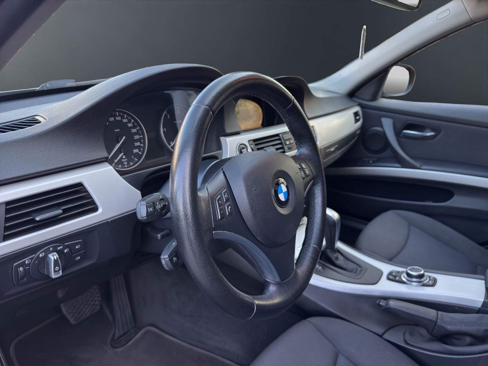 Fahrzeugabbildung BMW 320 3 Touring 320 d