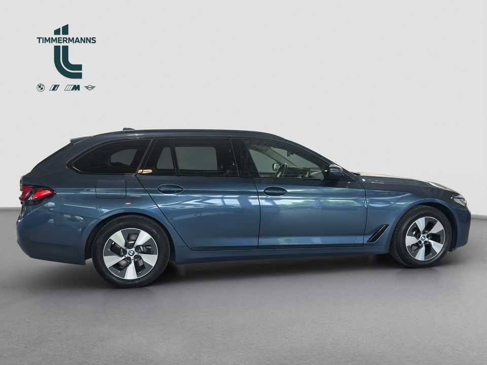 BMW 530i xDrive Touring Pano HUD AHK H&K DrAssProf foto 6