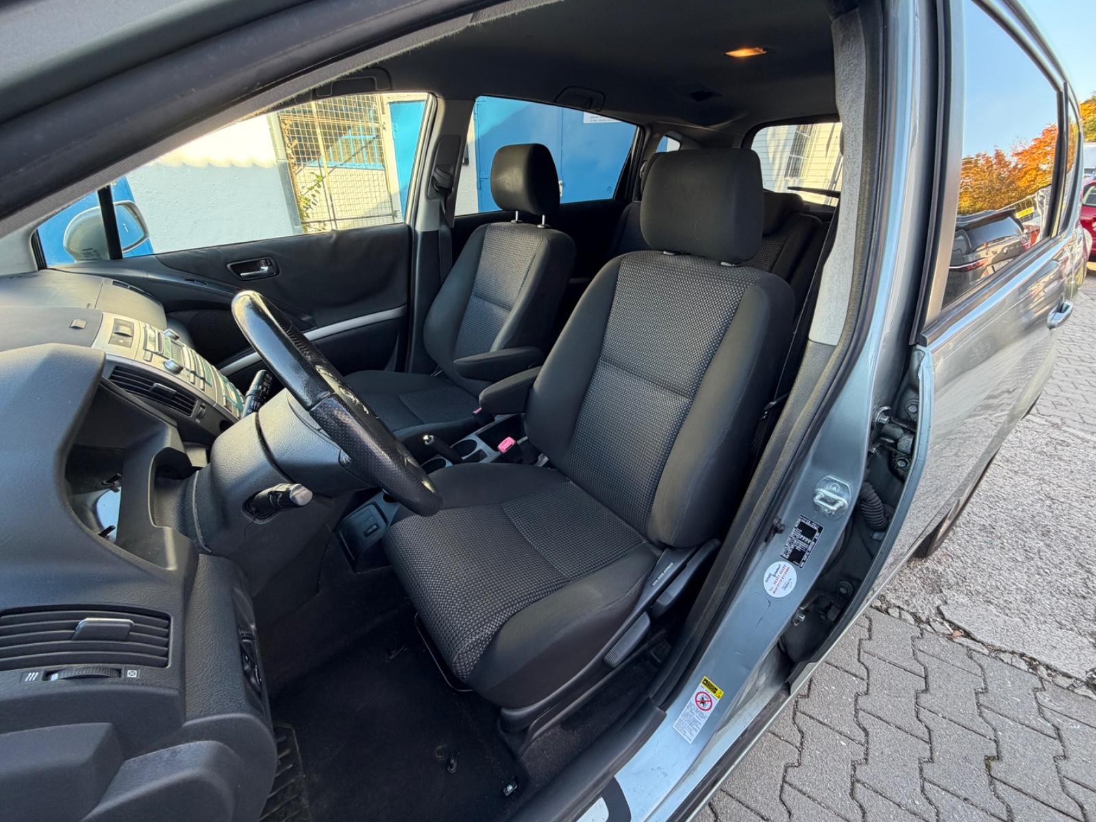 Toyota Corolla Verso 2009 — photo 22