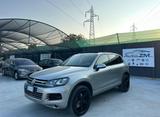 Volkswagen Touareg 3.0 TSI Tiptronic Hybrid - Volkswagen Touareg aus 2011 mit Hybrid-Antrieb