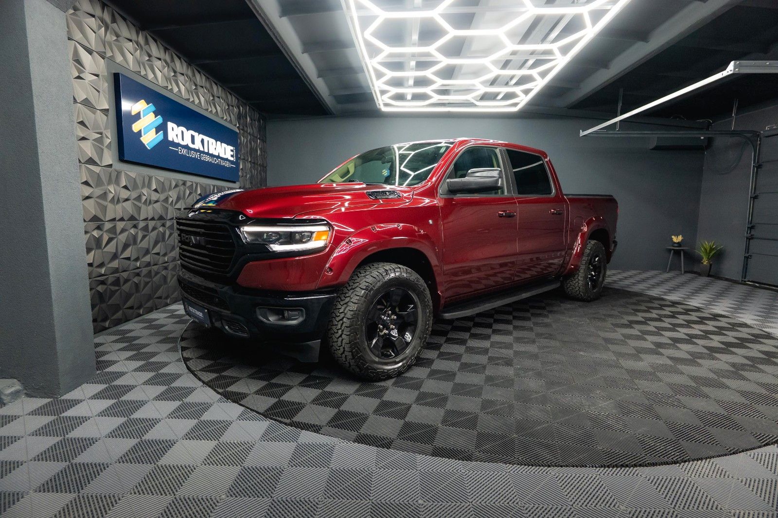 Fahrzeugabbildung Dodge RAM 5.7 V8 HEMI 4x4 OFFROAD Night Limited 19%