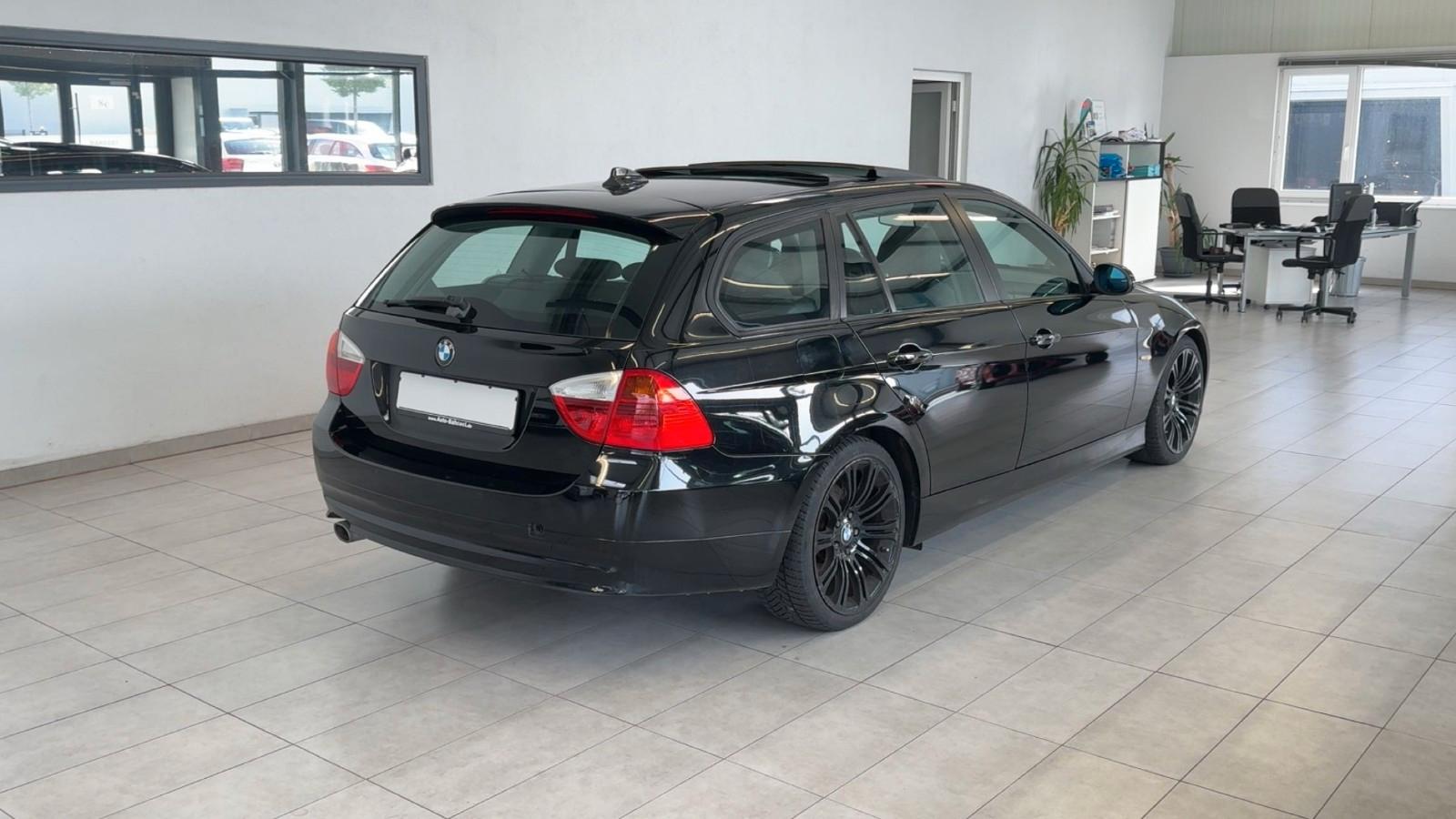 BMW 318d Touring 143 ch BVM / 133 927 km / Toit pano / Cuir / Sièges chauffants / Chaine changée
