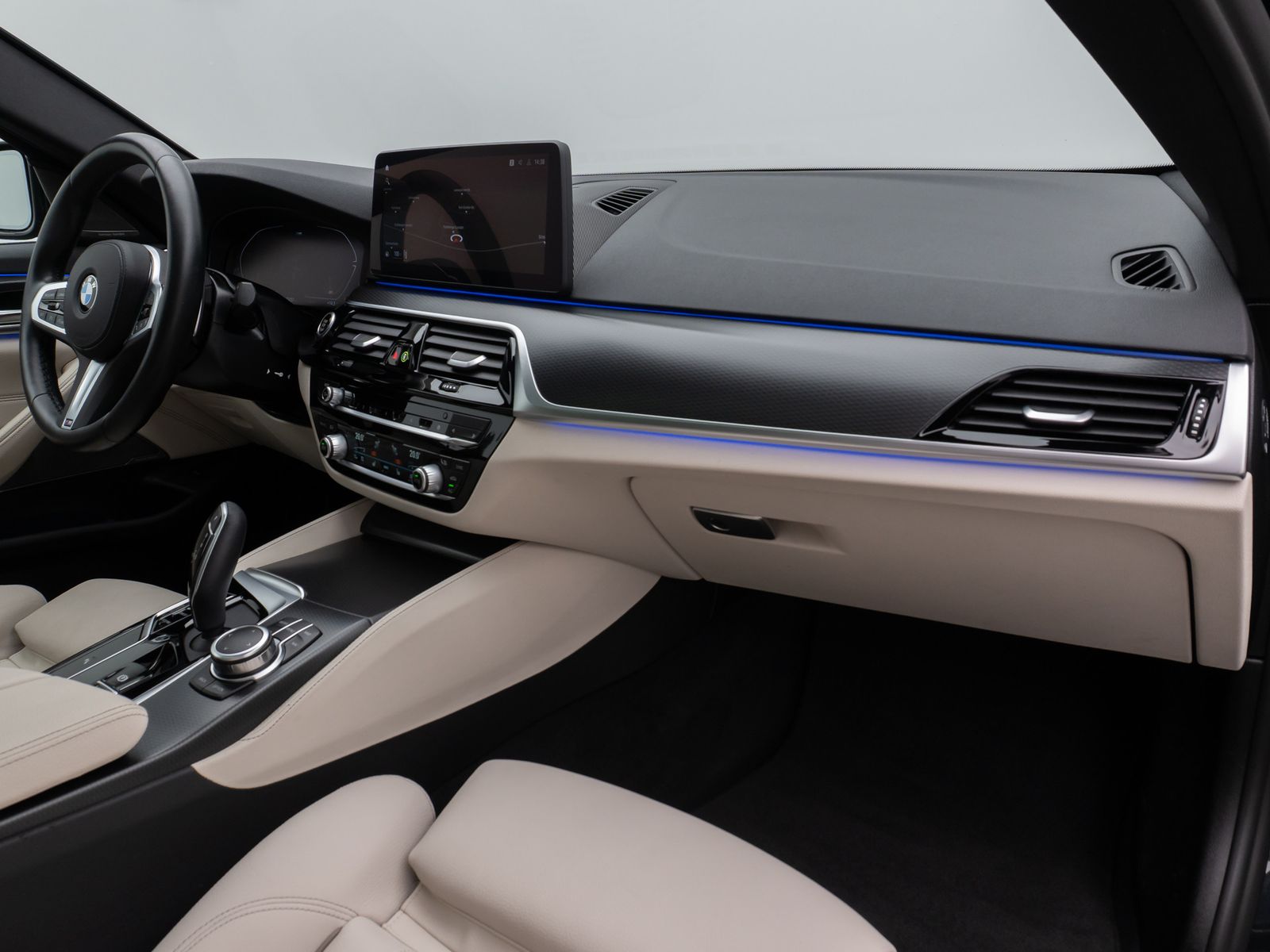 Fahrzeugabbildung BMW 540i xD M Sport Glasdach Kamera HUD DAB H/K 19"