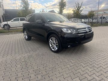 Volkswagen Touareg - 1