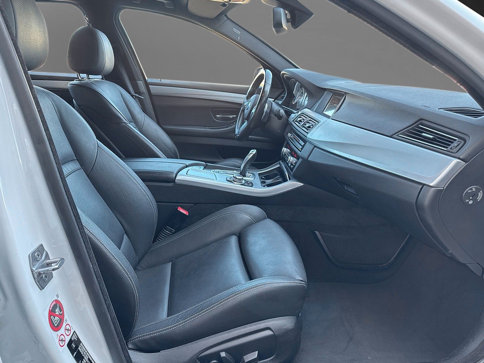 Fahrzeugabbildung BMW 520d Touring*AHK*M-Paket*Head-Up*Bhz.Lenkrad*PDC