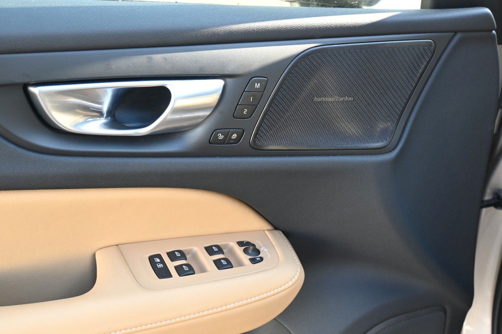 Fahrzeugabbildung Volvo V60 CC B4D AWD Ultimate*LED*PANO*360*H&K*MASSAGE