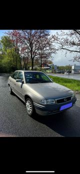 Opel Astra F 1.6 Limousine TÜV AUTOMATIK12... - Opel Astra aus 1996: F