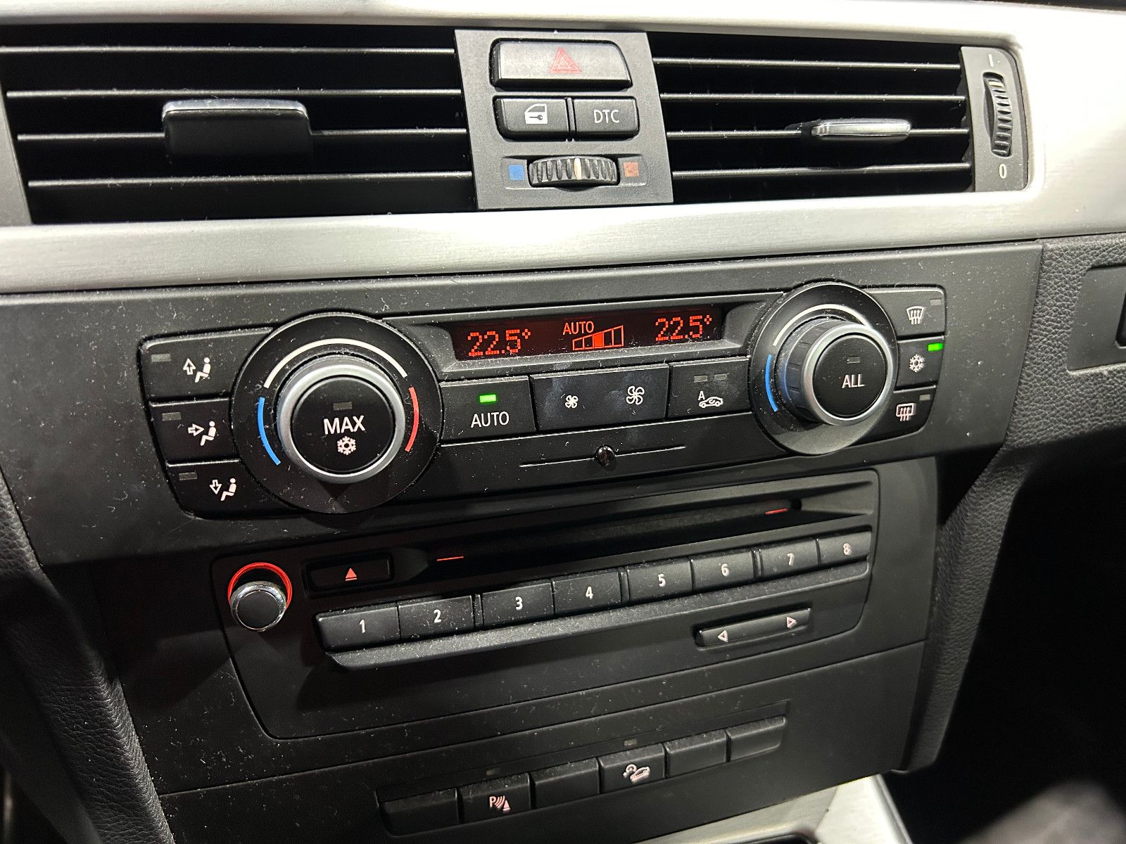 Fahrzeugabbildung BMW 335i xDrive/PANO/ALCANTARA/NAVI/PDC/TEMPOMAT
