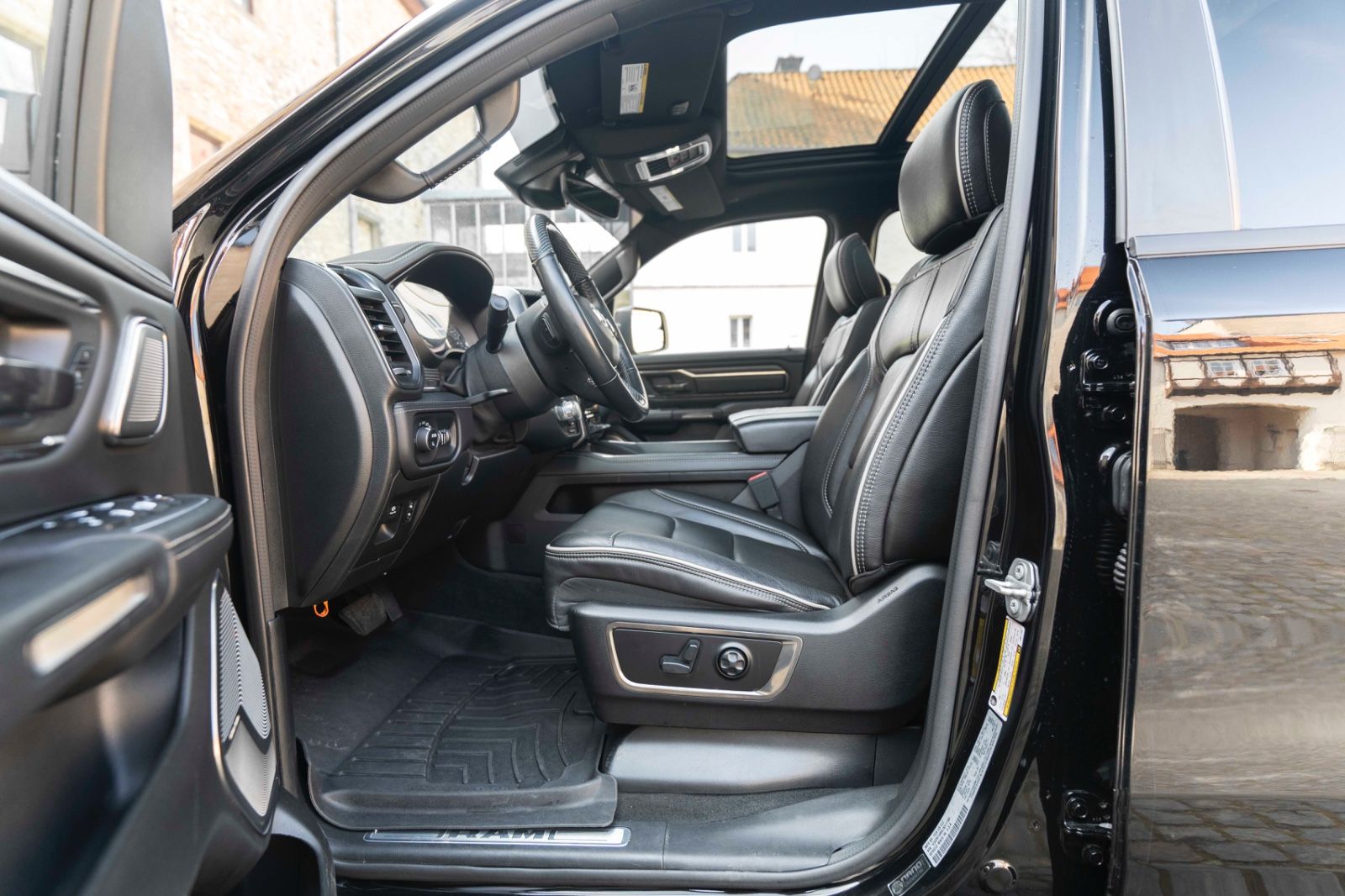 Fahrzeugabbildung Dodge RAM 1500 Limited H&K ACC 360° LED LUFTFEDERUNG