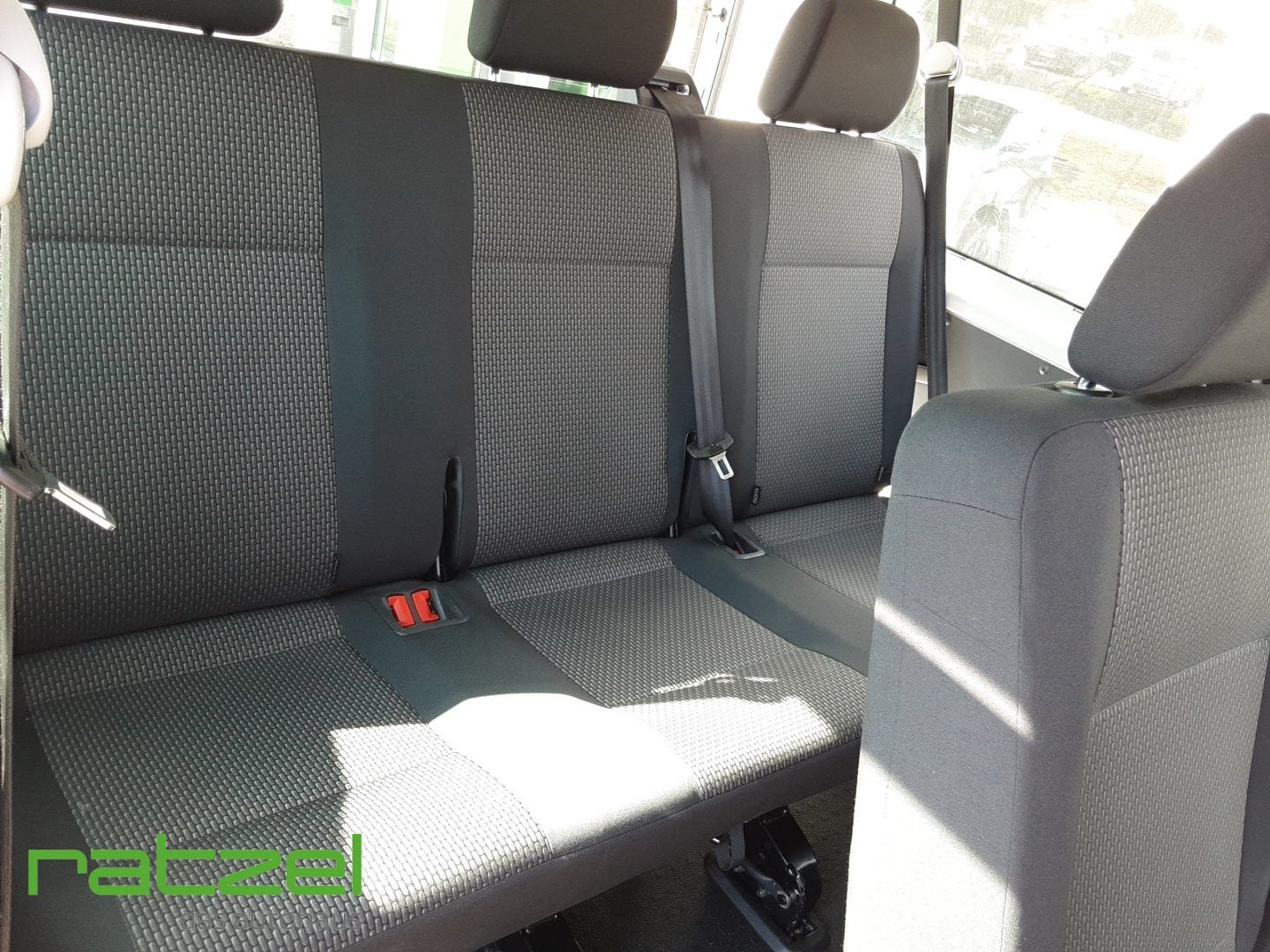 Fahrzeugabbildung Volkswagen T6.1 Kombi KR 2.0 TDI 9-Sitzer Anhängerkupplung