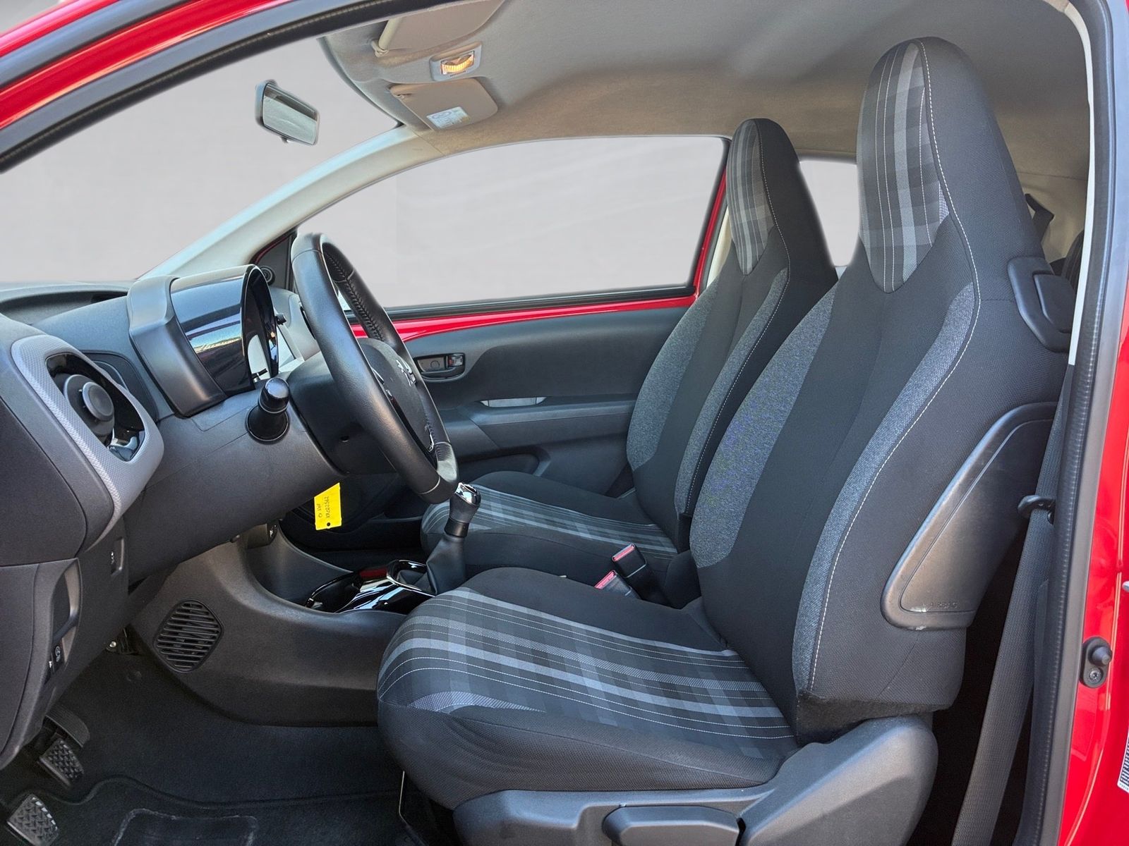 Fahrzeugabbildung Peugeot 108 1.0 VTi Style Klima,Radio,Allwetterreifen