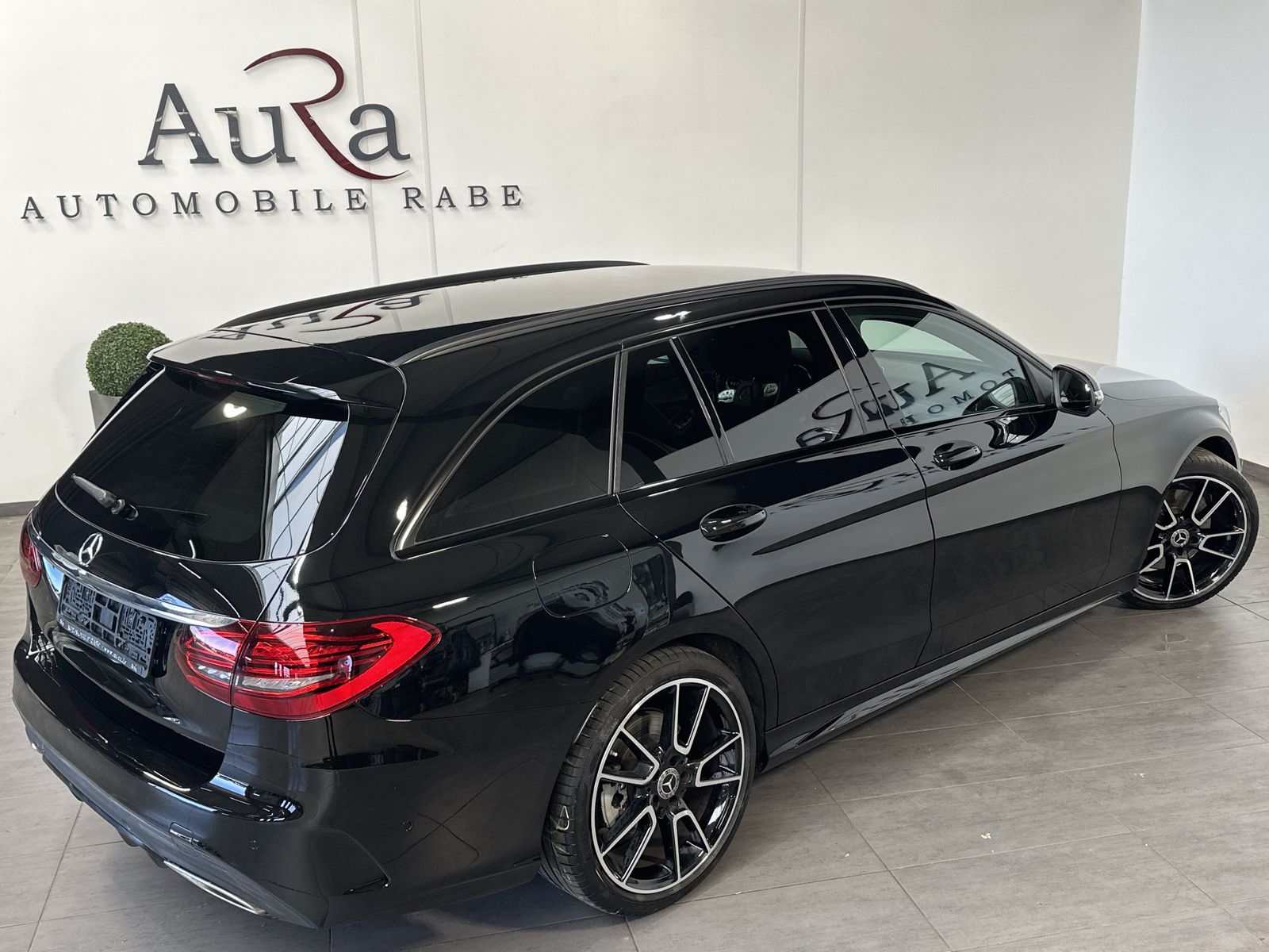 Fahrzeugabbildung Mercedes-Benz C 300 T AMG-Line NAV+LED+CARPLAY+KAMERA+19ZOLL
