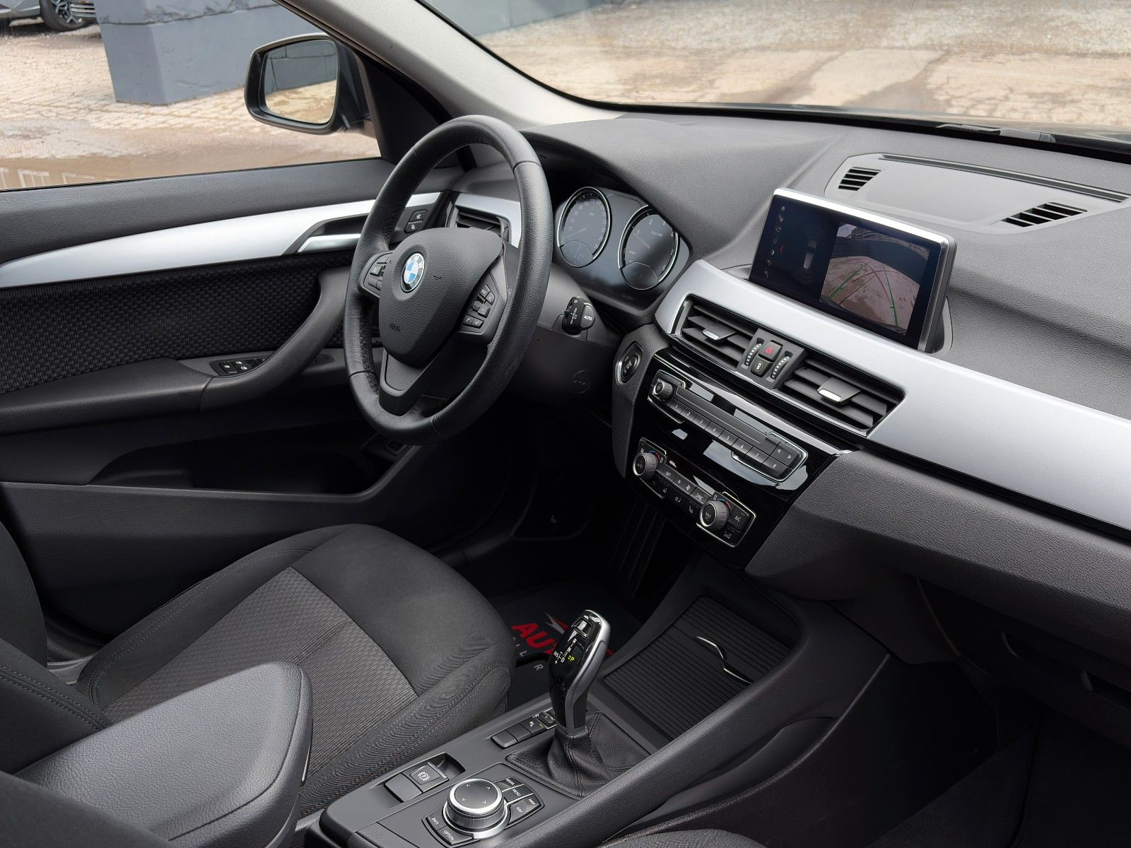 Fahrzeugabbildung BMW X1 sDrive 20d Temp. AHK PANO LED CAM KZG CarPlay