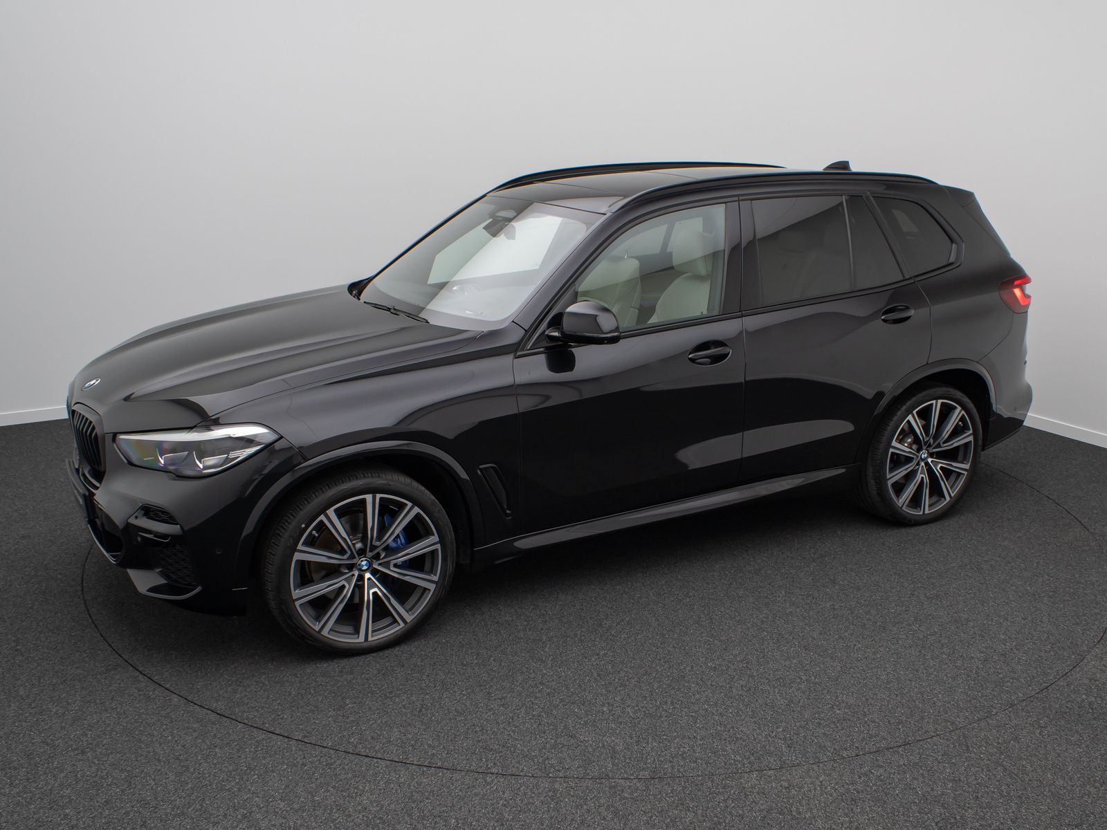Fahrzeugabbildung BMW X5 xD30d M Sport 360°SoftCl HUD Panorama Belüftu