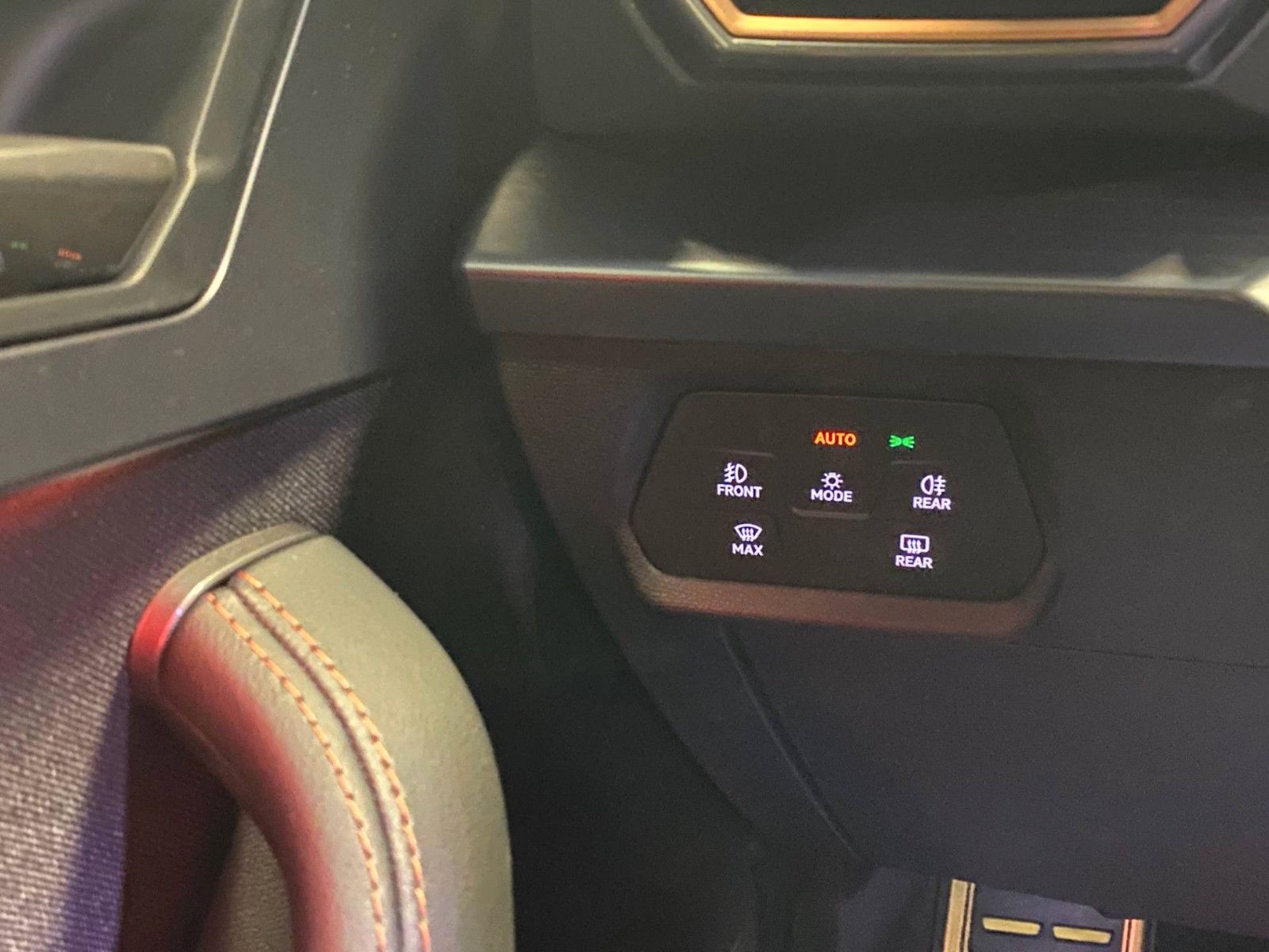 Fahrzeugabbildung CUPRA Leon ST 1.5 eTSI DSG FACELIFT MHEV+5 J. GARANTIE