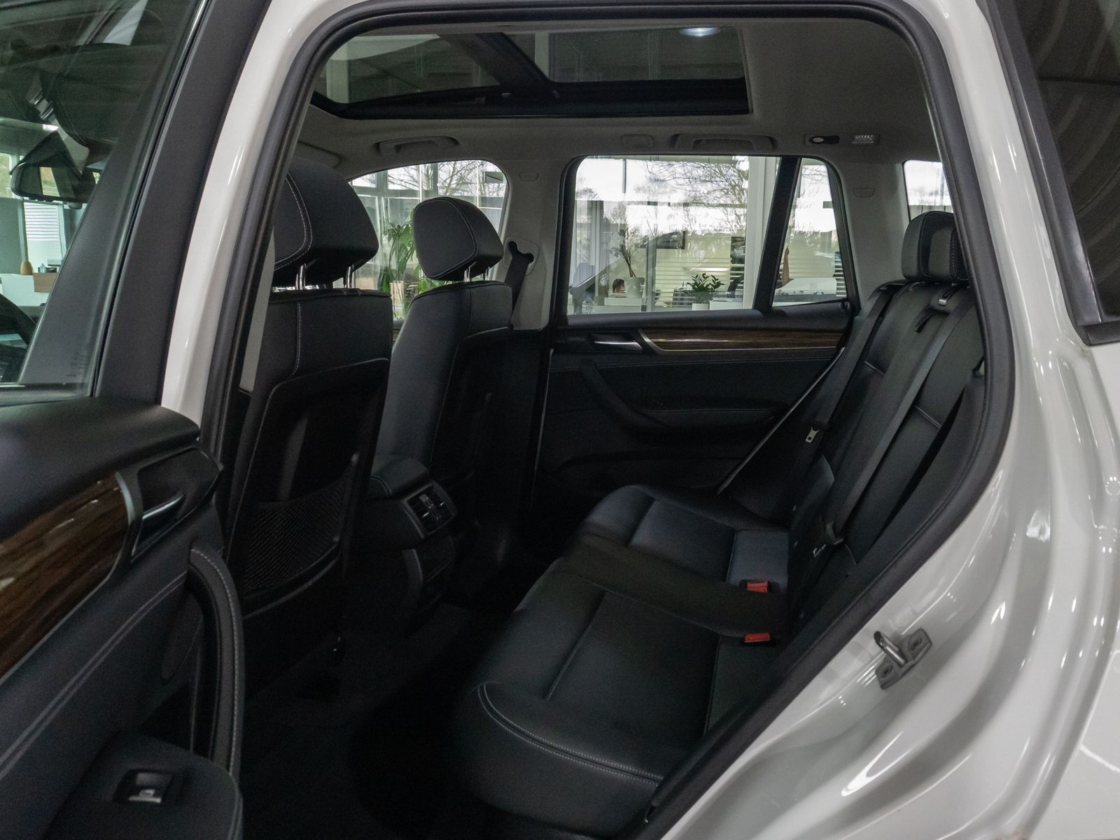 Fahrzeugabbildung BMW X3 xD30d Panorama HUD HiFi Xenon PDC Sport Leder