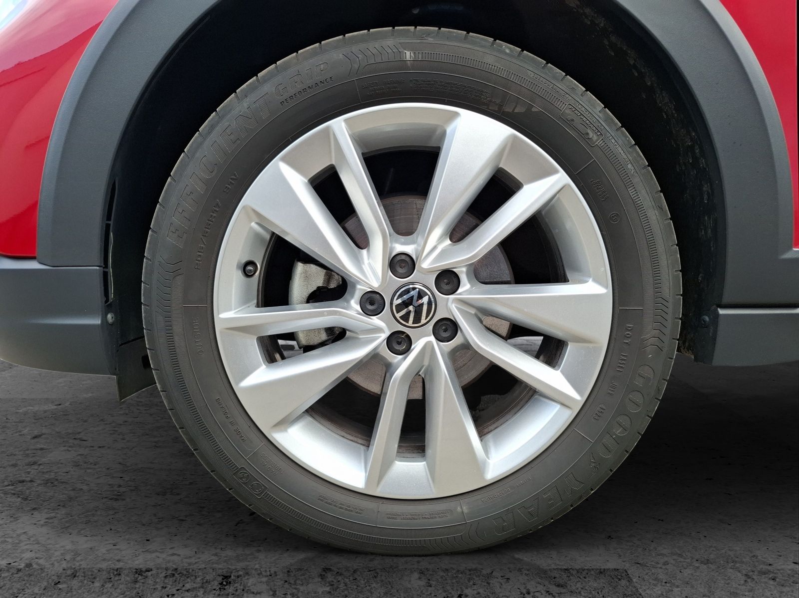 Fahrzeugabbildung Volkswagen Taigo Move DSG Matrix Navi ACC RFK SHZ AID