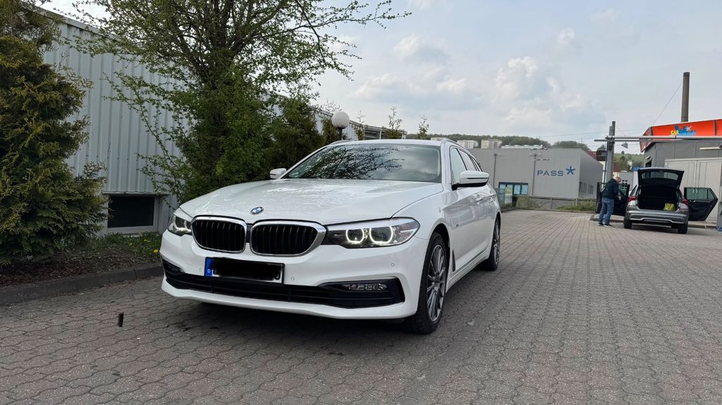 Image of BMW 530