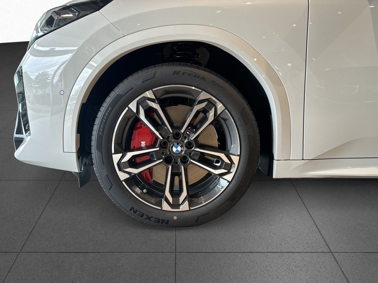 BMW iX2 - Bild 18