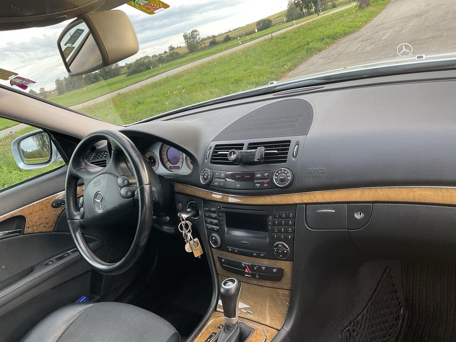 Mercedes-Benz E220 2008 — photo 15