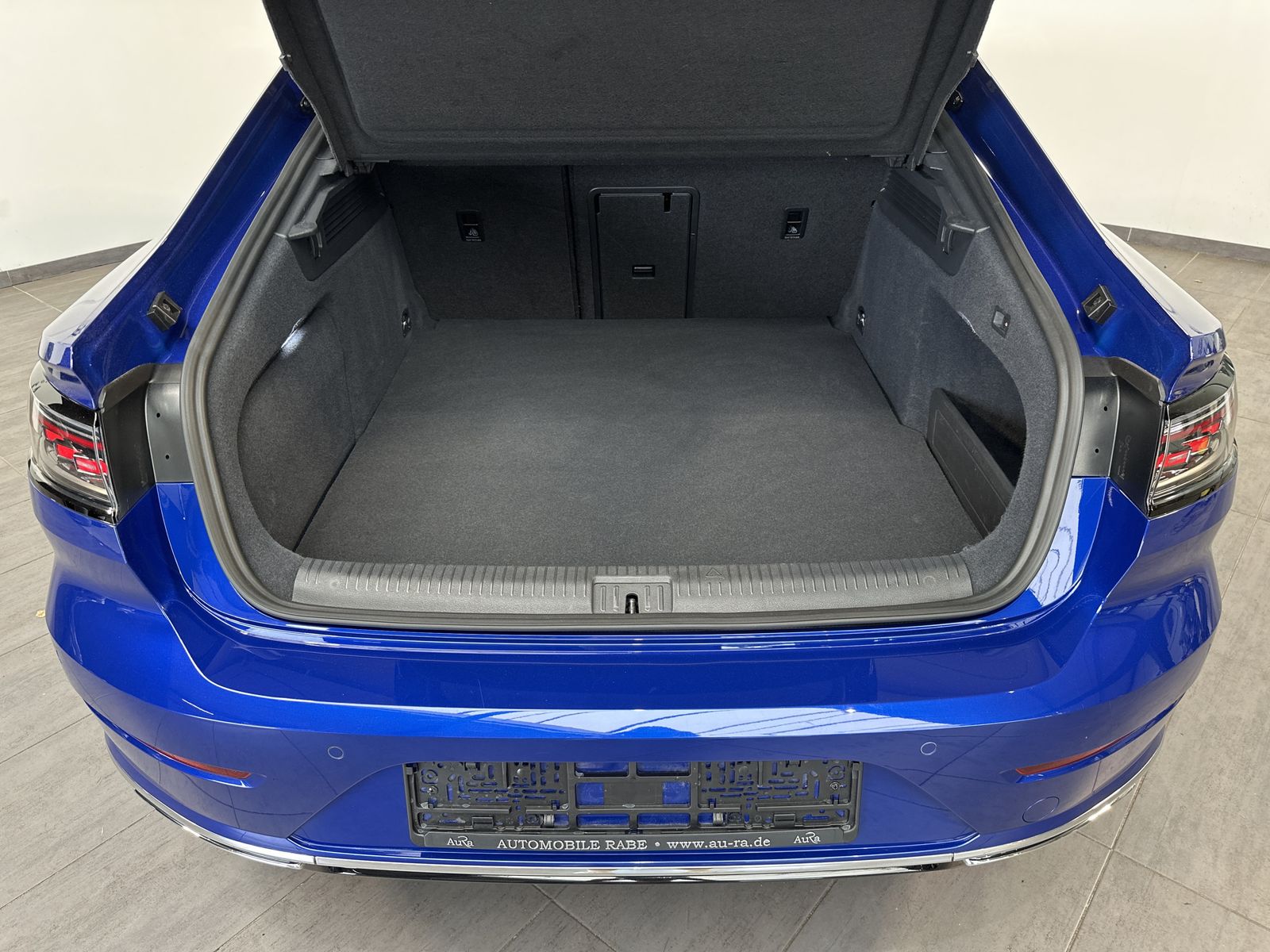 Fahrzeugabbildung Volkswagen Arteon 1.4 TSI eHybrid R-Line NAV+LED+AHK+360°