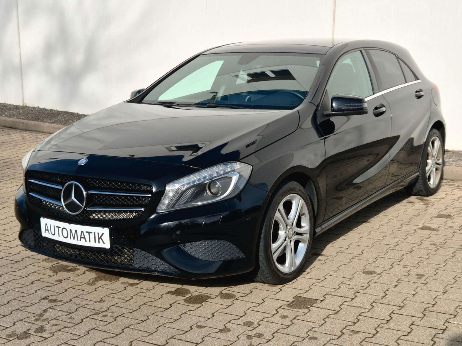 MERCEDES-BENZ A 220 AUTOMATIK*4MATIC*PANO*SHZ*2ZKL*XENON