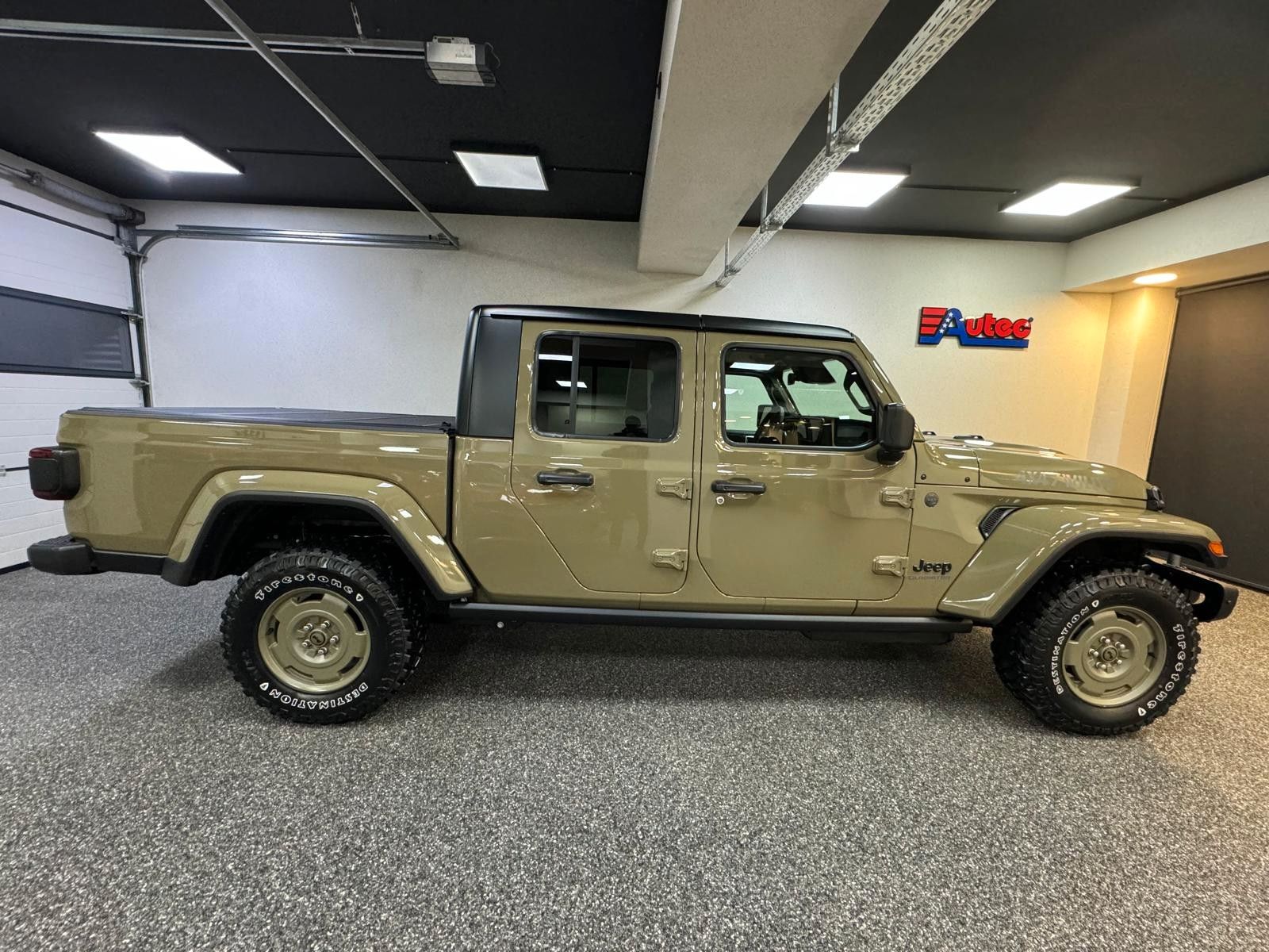 Fahrzeugabbildung Jeep GLADIATOR WILLYS '41 ED. 3.6L-V6 HARDTOP-SOFTTOP