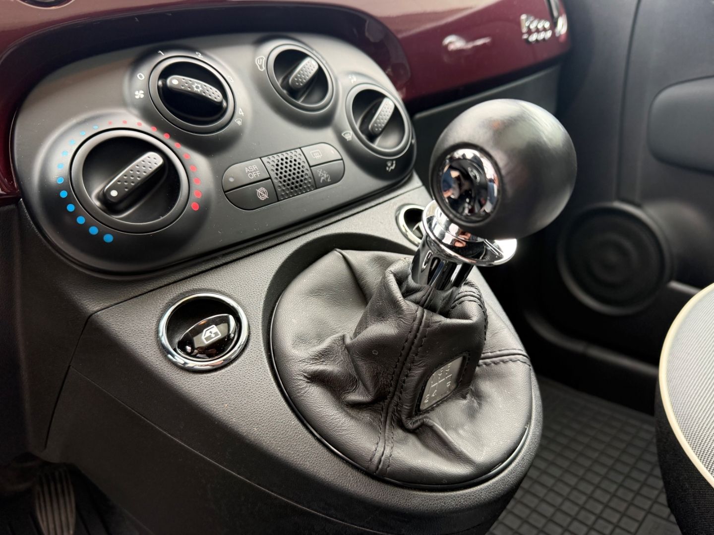 Fahrzeugabbildung Fiat 500 Lounge Pano CarPlay Temp PDC ALU BT Berganfa