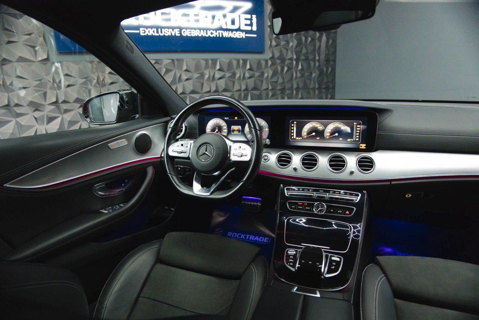 Fahrzeugabbildung Mercedes-Benz E 400d T 4Matic AMG Night-Paket ACC Widescreen
