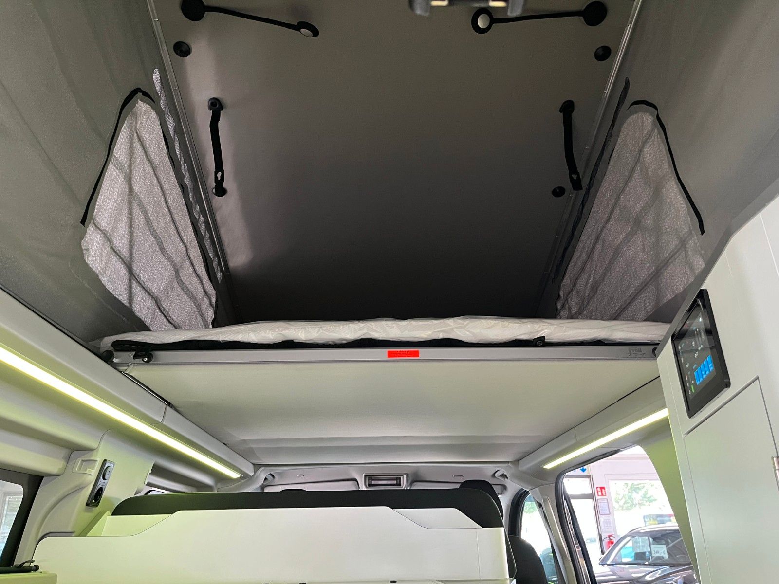 Fahrzeugabbildung Ford NUGGET L2 Titanium Aufstelldach Markise uvm.