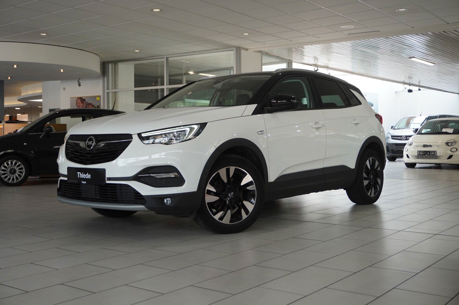Fahrzeugabbildung Opel Grandland 1.5D ELEGANCE NAVI/LED/KAMERA/SPORT/SH