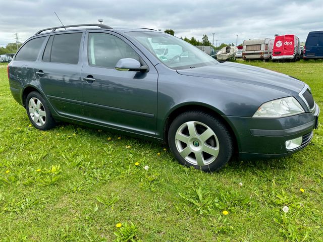 Skoda Octavia Combi Elegance Automatik — Bild 4