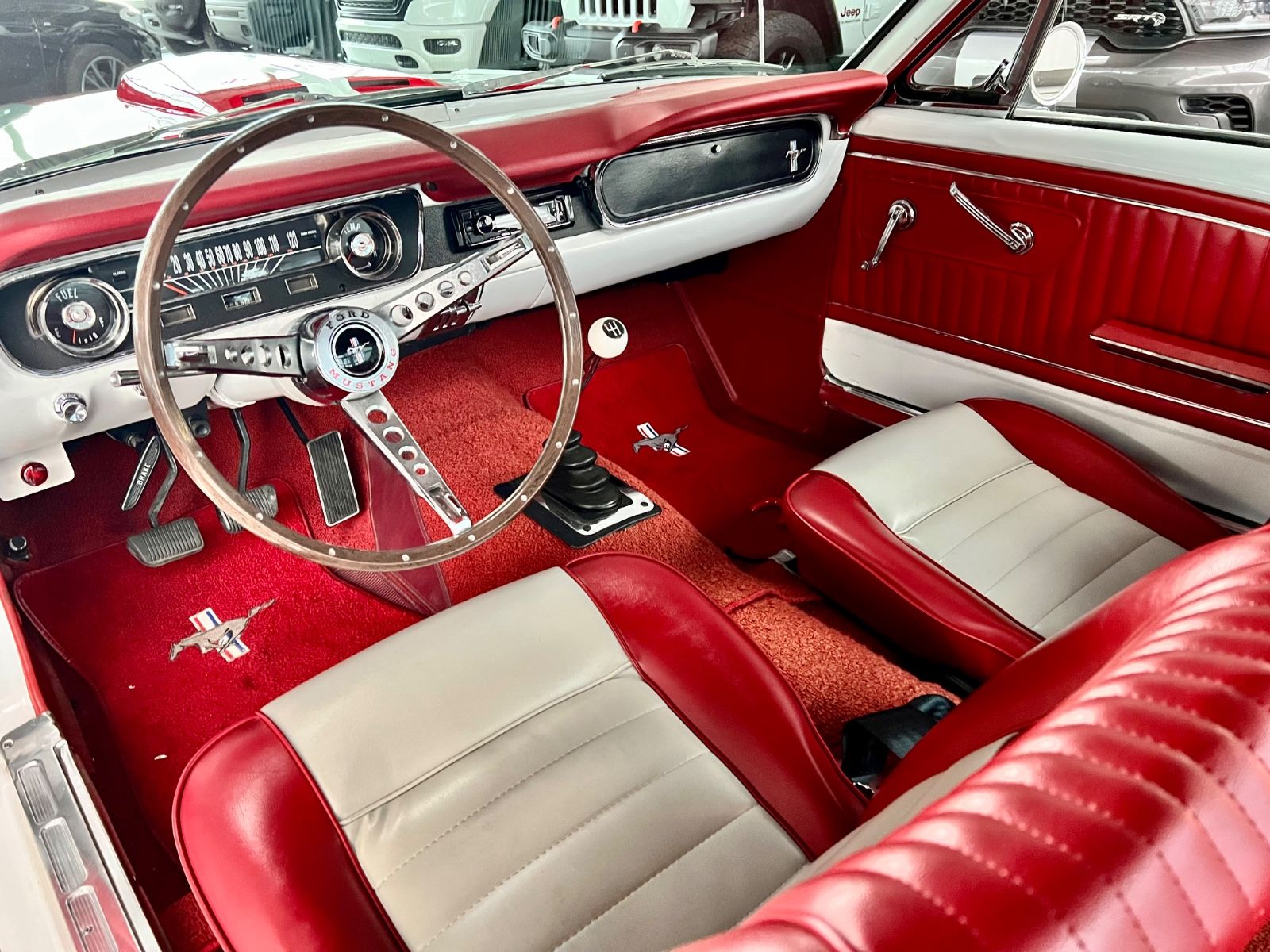 Fahrzeugabbildung Ford Mustang Fastback 4,7 V8 2+2 Fastback Pony
