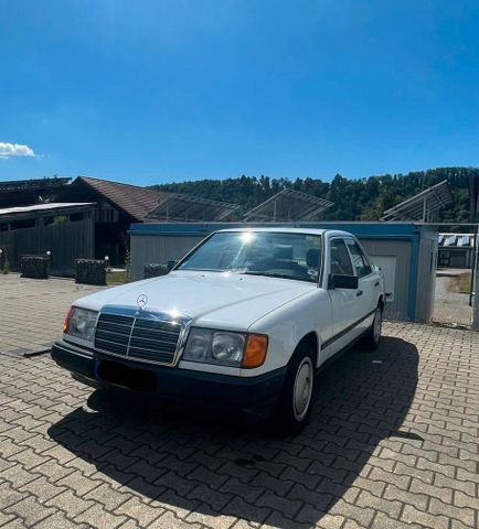 Mercedes-Benz Mercedes W124 E230 Oldtimer