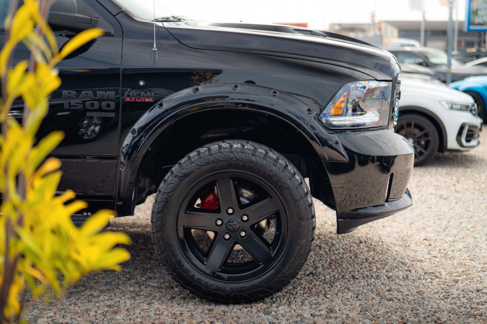 Fahrzeugabbildung Dodge RAM 5.7 V8 HEMI 4x4 OFFROAD Night-Paket *LED*AHK