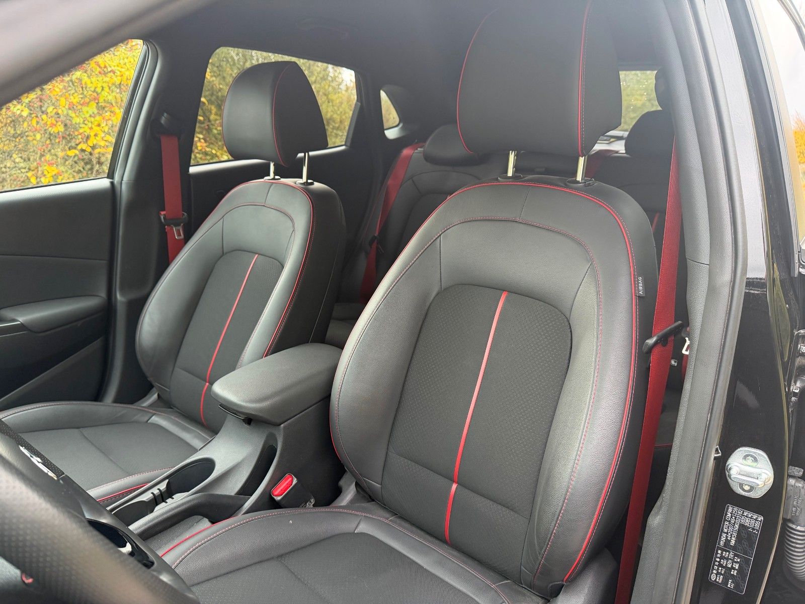 Fahrzeugabbildung Hyundai KONA 1.6T-GDI*Unique*2WD*DCT*RFKamera*Navi*SHZ*
