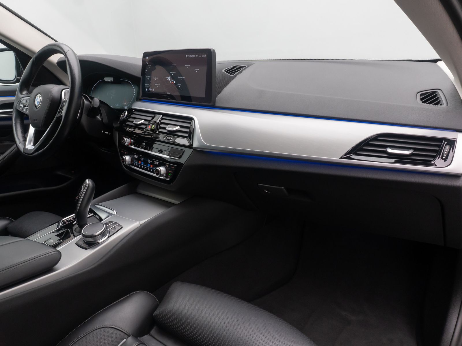 Fahrzeugabbildung BMW 520d xD  Kamera Laser HUD DAB AHK Komfort Alarm