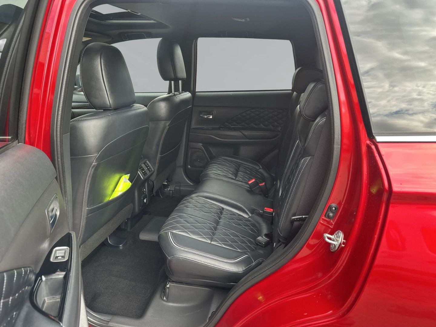 Fahrzeugabbildung Mitsubishi Outlander PHEV Top 4WD LEDER + AHK+ StandHZG+Sou