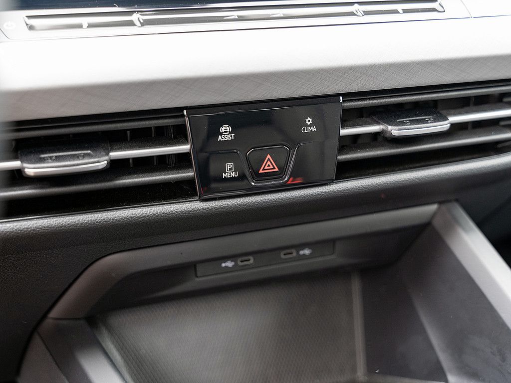 Fahrzeugabbildung Volkswagen Golf VIII Variant 2.0 TDI Life AHK NAVI LED SHZ