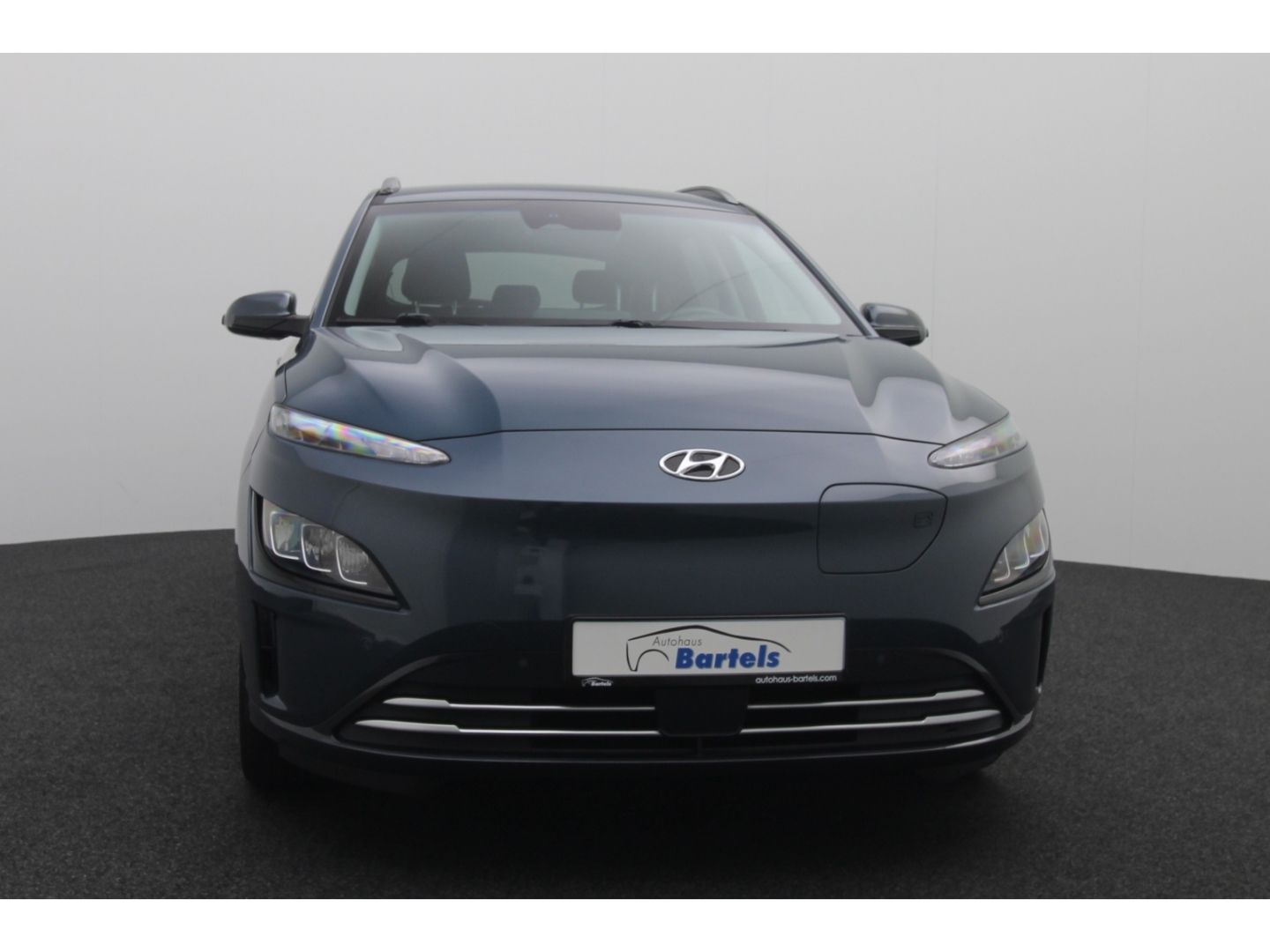 Fahrzeugabbildung Hyundai KONA Elektro Trend 2WD Totwinkelass ACC