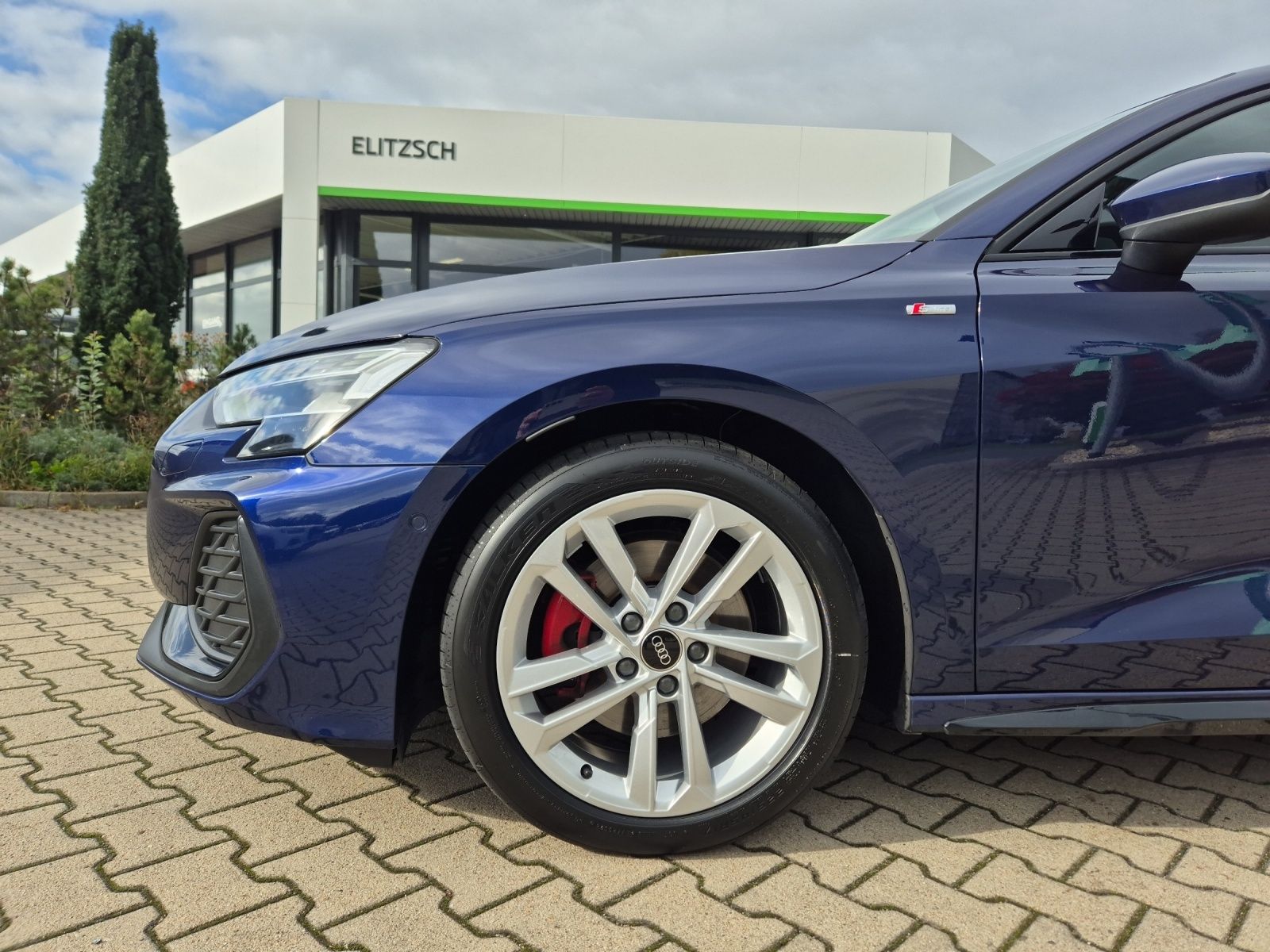 Fahrzeugabbildung Audi A3 Limousine 35 TDI S-line S tronic Standhzg LED