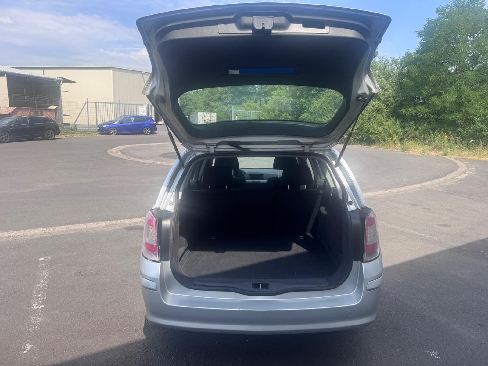Opel Astra 2009 — photo 6