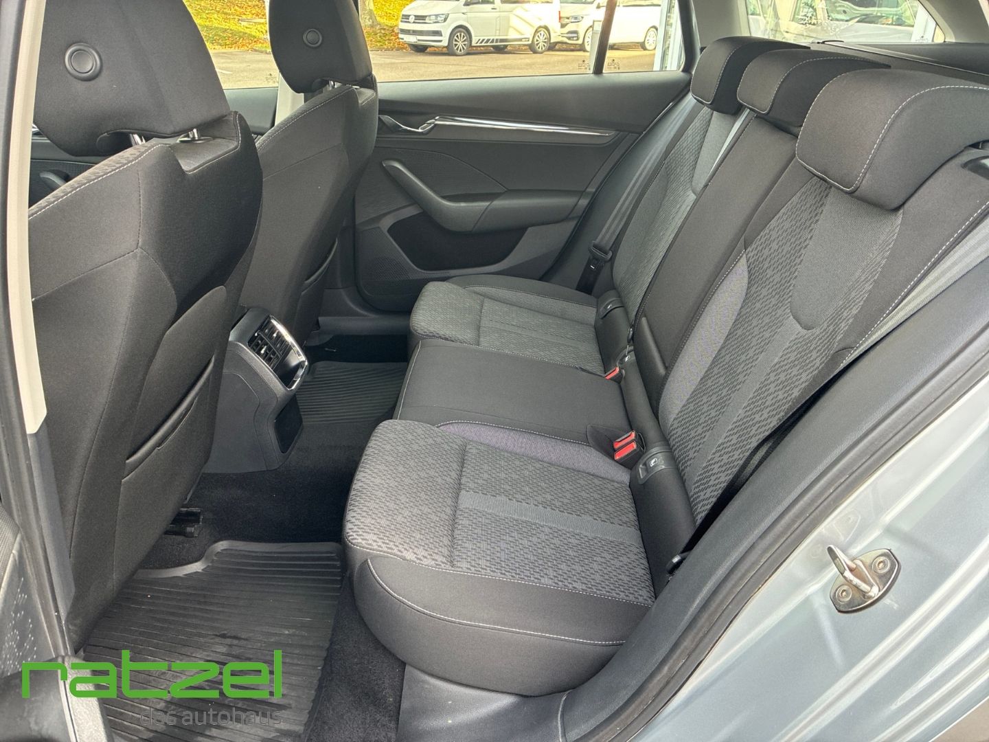 Fahrzeugabbildung SKODA Octavia Combi 2.0 TDI Style HUD AHK-klappbar Nav